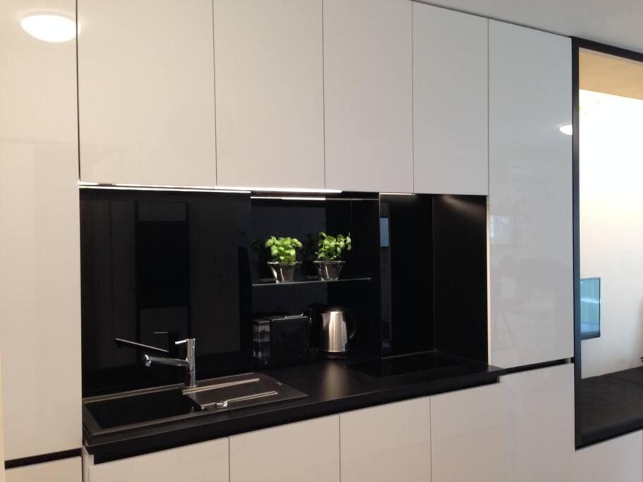Gorgeous Flat With Garage Apartment *