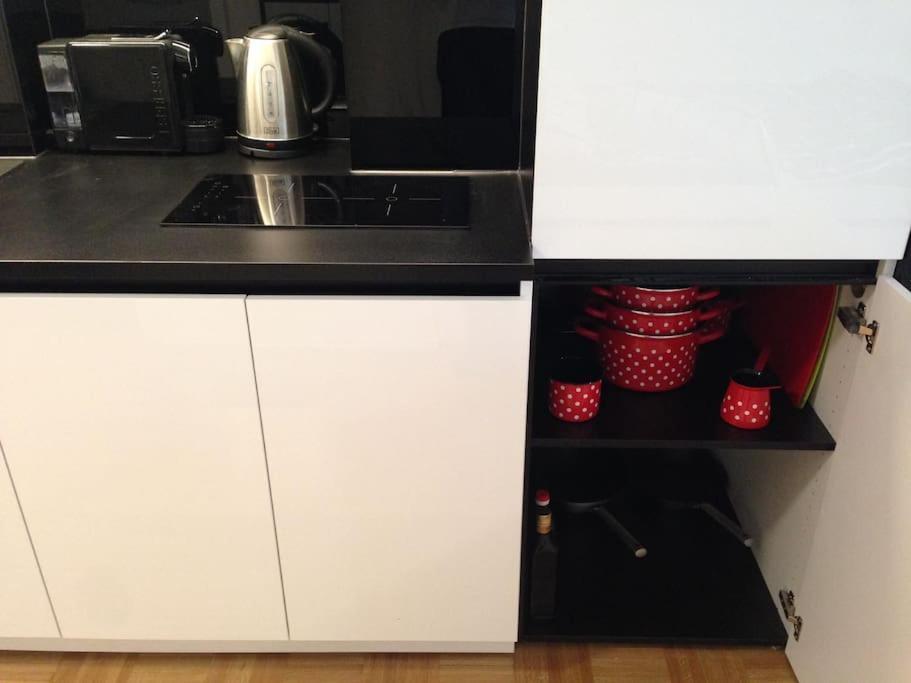 Gorgeous Flat With Garage Apartment *