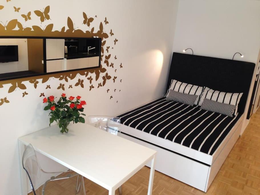 Gorgeous Flat With Garage Apartment *