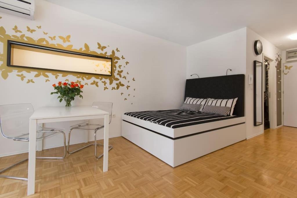 Gorgeous Flat With Garage Apartma