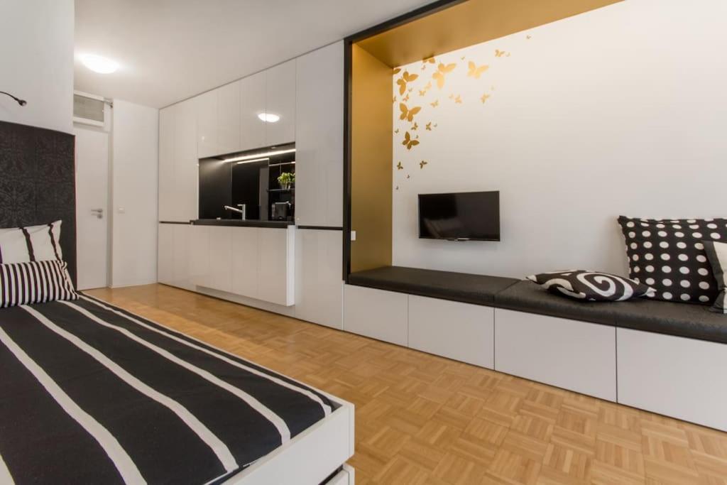 Gorgeous Flat With Garage *